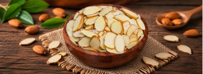 Natural almonds